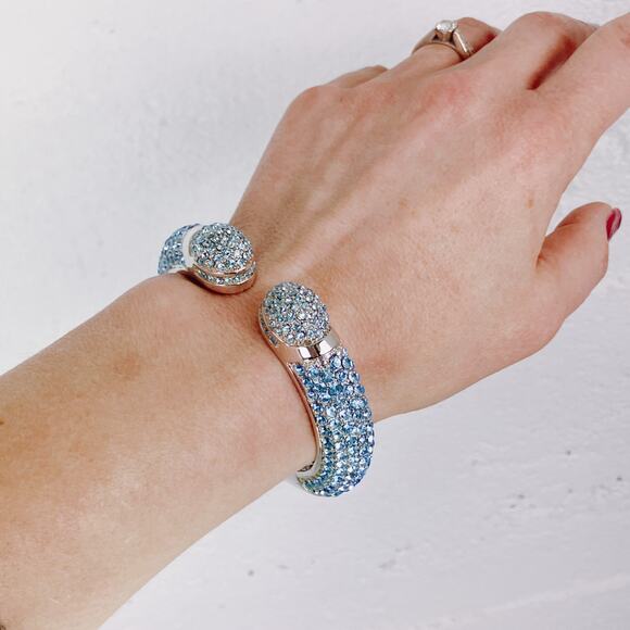 HSN Signed Joan Boyce Pavé Blue Crystal Silver Tone Hinged Cuff Bracelet Size 7 - Picture 7 of 15